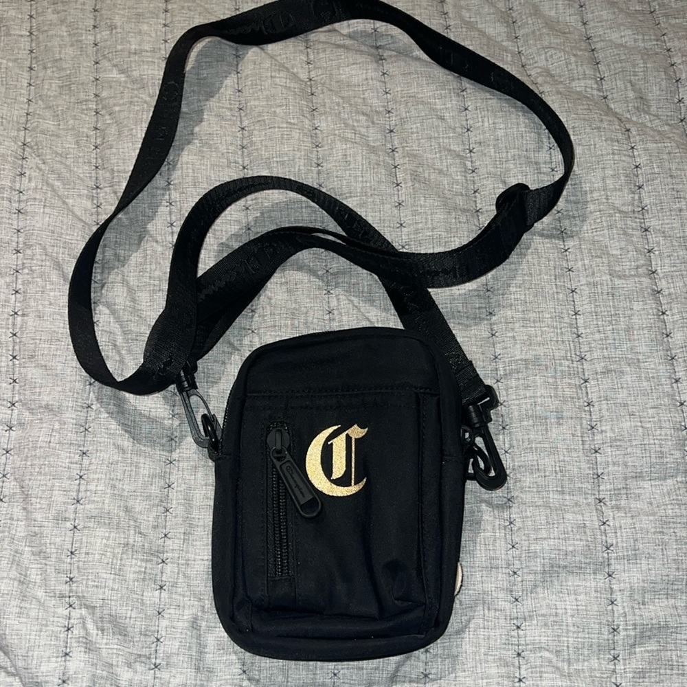 Black champion cross body